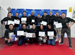 Foto de final de curso del grupo 3 del curso Montador de Estructuras Aeronáuticas de 2024